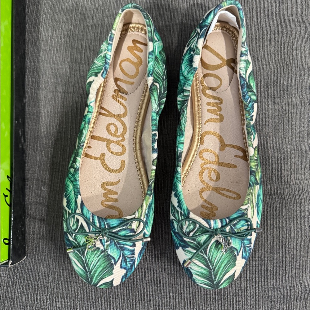 Felicias Green Leaf Print Women's Flats